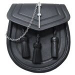 Sporrans-Black-leather-Ridged-design-on-the-body-flap-Pin-Lock-opening.jpg