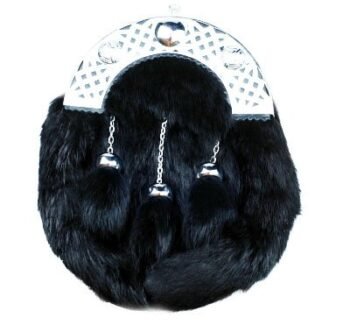 Rabbit-fur-Sporran-front-Stud-opening-with-IRISH-HARP-badge-on-the-flap